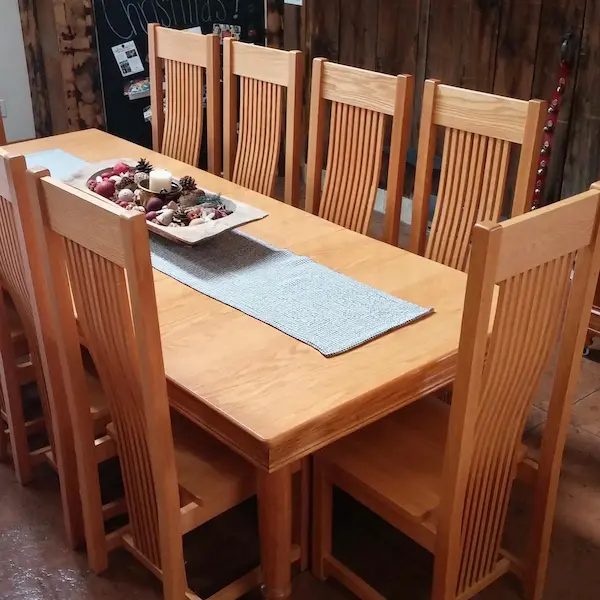 600x600 Table & Chairs